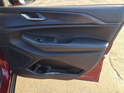 Certified 2024 Jeep Grand Cherokee Altitude image 7