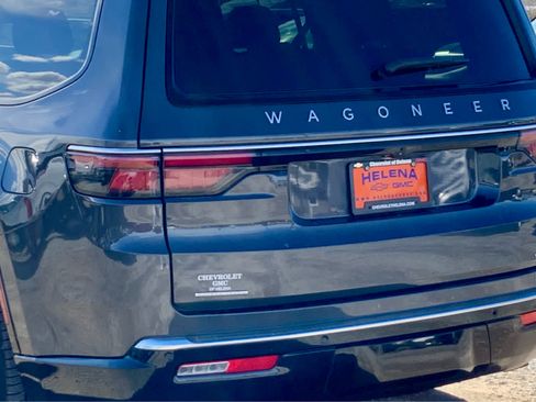 Used 2022 Jeep Wagoneer Series III w/ Flexible Seating Group image 12