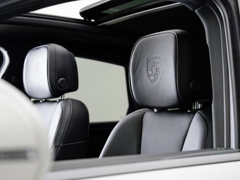 New 2025 Porsche Macan image 10