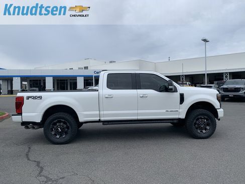 Used 2022 Ford F350 Lariat w/ Black Appearance Package AWD/4WD image 8
