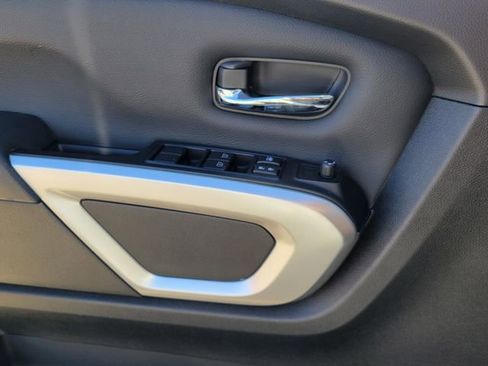 Used 2024 Nissan Titan SV w/ SV Convenience Package image 17