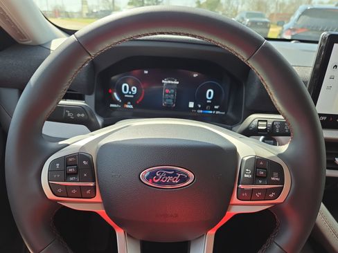 Used 2025 Ford Explorer Active image 11