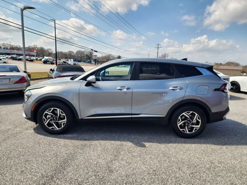 Used 2025 Kia Sportage LX image 8