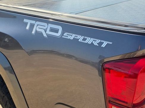 Used 2017 Toyota Tacoma TRD Sport w/ Premium & Technology Package RWD image 6