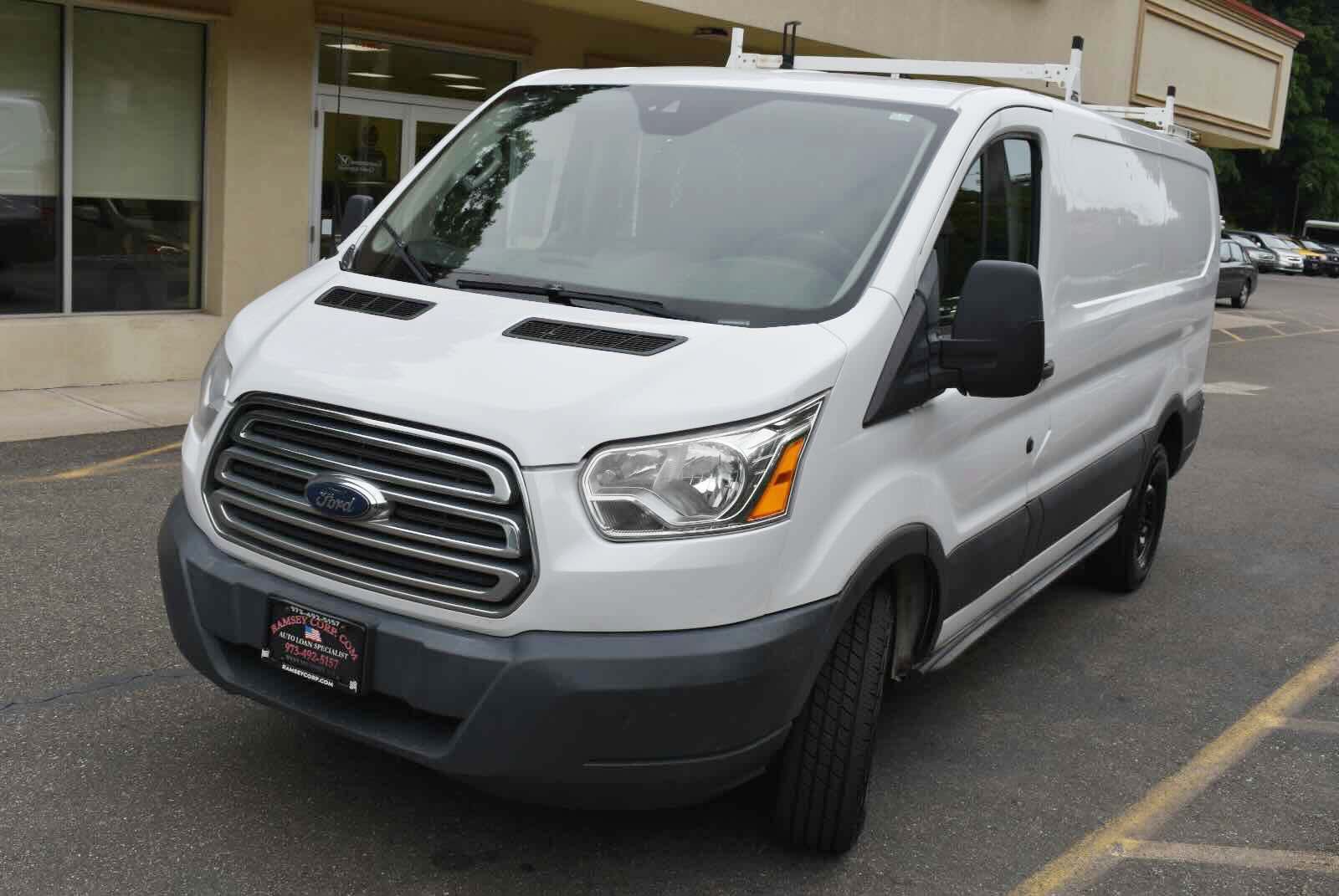 Used 2017 Ford Transit 250 130 Low Roof w/ Exterior Upgrade Package RWD image 8