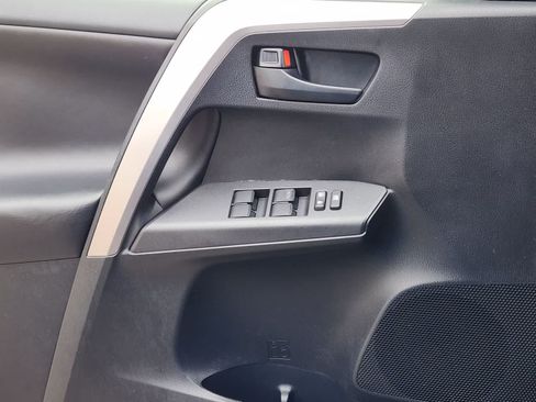 Used 2018 Toyota RAV4 LE AWD/4WD image 22