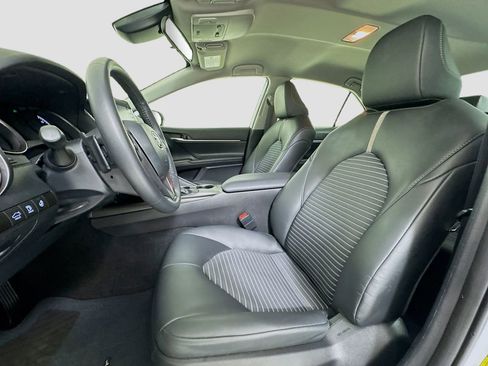 Used 2024 Toyota Camry SE FWD image 11
