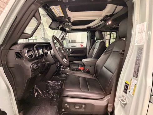 Used 2024 Jeep Wrangler Unlimited Sahara w/ Technology Group AWD/4WD image 23