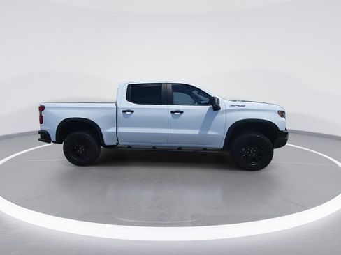 Used 2024 Chevrolet Silverado 1500 ZR2 w/ Technology Package AWD/4WD image 9