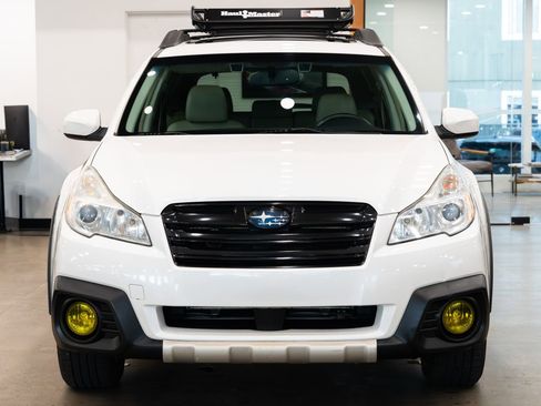 Used 2014 Subaru Outback 2.5i Limited image 2