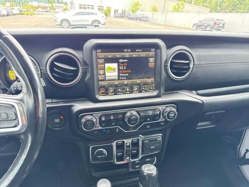 Certified 2022 Jeep Wrangler Unlimited Sahara w/ Cold Weather Group image 28