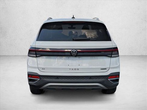 Used 2025 Volkswagen Taos SE AWD/4WD image 6
