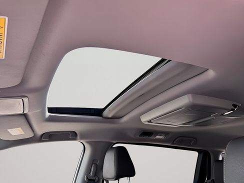 Used 2023 Honda Odyssey Touring image 25