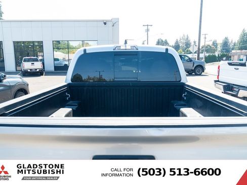 Used 2022 Toyota Tacoma TRD Off-Road w/ TRD Premium Off Road Package AWD/4WD image 8