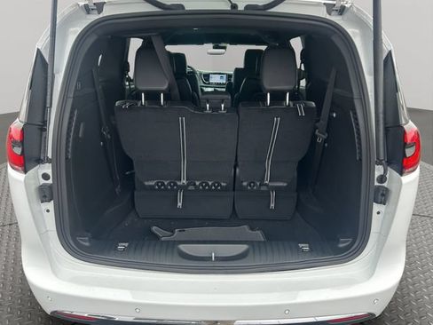 New 2026 Chrysler Pacifica Select AWD/4WD image 22