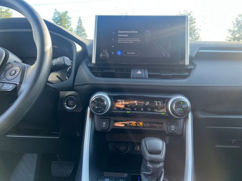 Used 2025 Toyota RAV4 XLE image 18