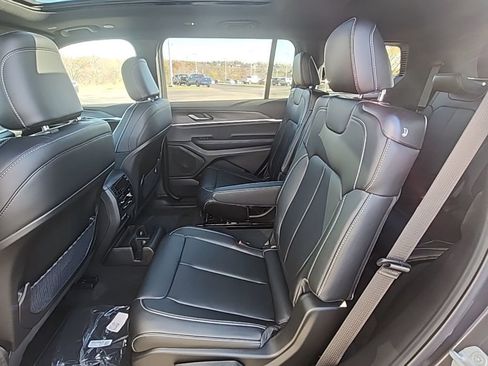 New 2025 Jeep Grand Cherokee L Limited w/ Black Appearance Package image 23