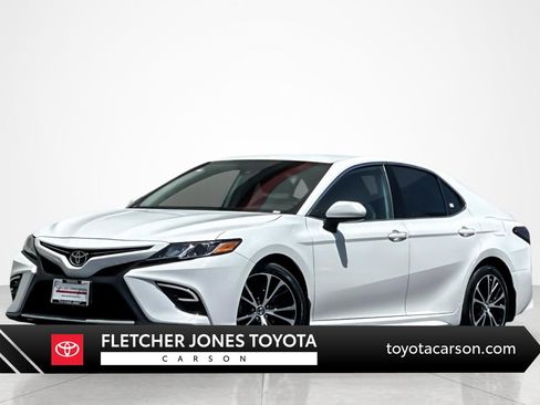 Certified 2019 Toyota Camry SE image 1