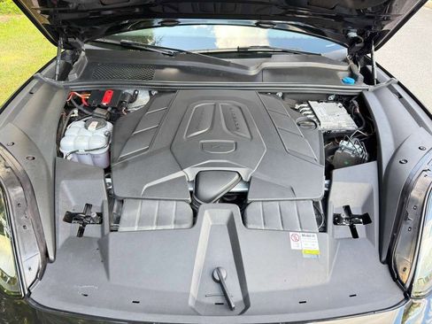 Certified 2024 Porsche Cayenne AWD/4WD image 20