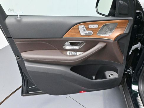 Used 2023 Mercedes-Benz GLS 450 4MATIC image 9