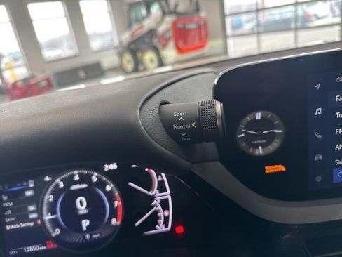 Used 2024 Lexus ES 250 w/ Premium Package image 38