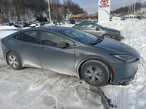 Used 2026 Toyota Prius LE image 1