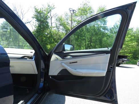 Used 2018 BMW 530e xDrive AWD/4WD image 12