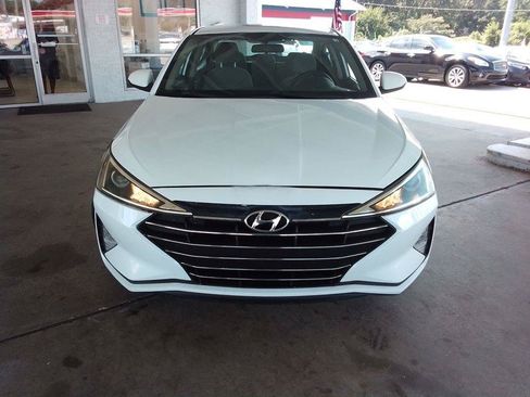 Used 2019 Hyundai Elantra SE FWD image 3
