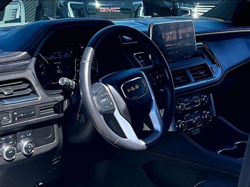 Used 2021 GMC Yukon SLT w/ SLT Premium Package image 18