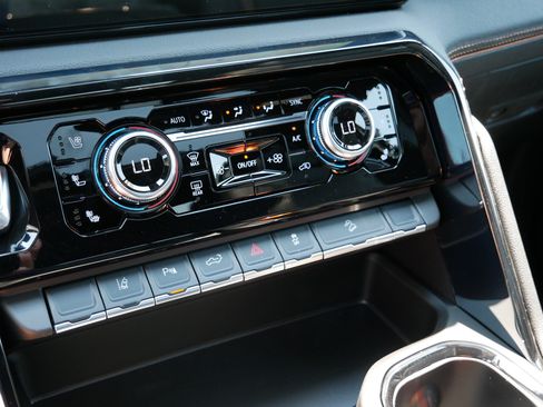 New 2026 GMC Sierra 2500 AT4 w/ AT4 Premium Plus Package AWD/4WD image 20