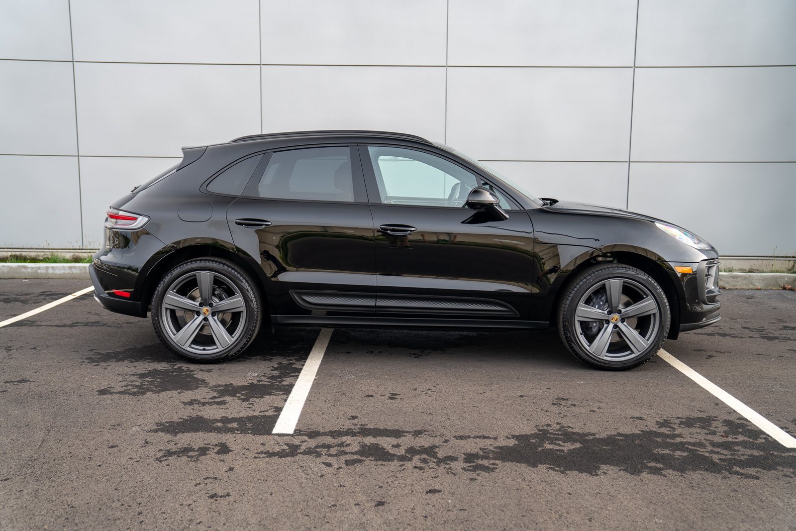 Certified 2026 Porsche Macan AWD/4WD image 8