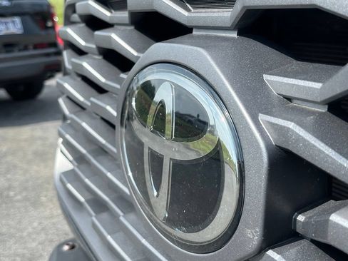 Used 2021 Toyota Tacoma TRD Sport AWD/4WD image 4