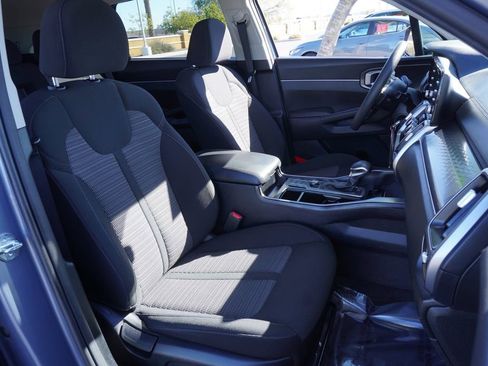 Used 2023 Kia Sorento LX image 13