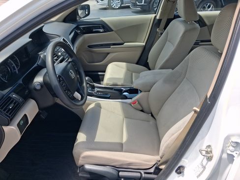 Used 2017 Honda Accord LX image 10