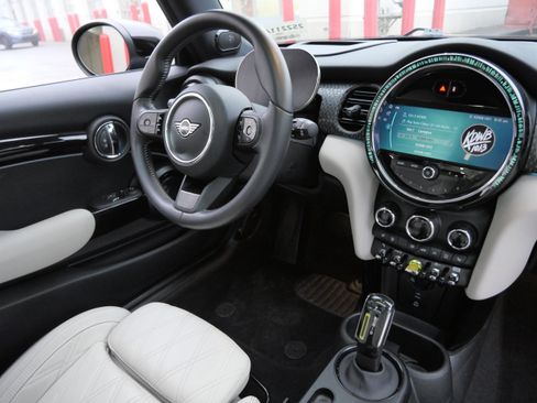 Used 2023 MINI Cooper SE image 9