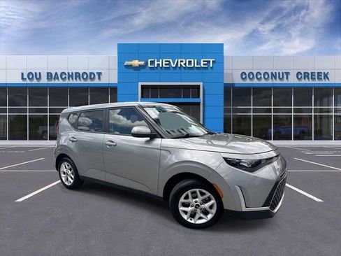 Used 2024 Kia Soul LX w/ Option Group 015 FWD image 1