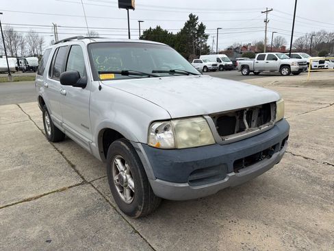 Used 2002 Ford Explorer XLT image 3
