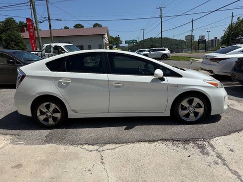 Used 2013 Toyota Prius FWD image 5