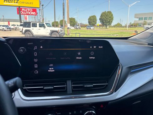 Used 2025 Chevrolet Trax LT w/ LT Convenience Package FWD image 20