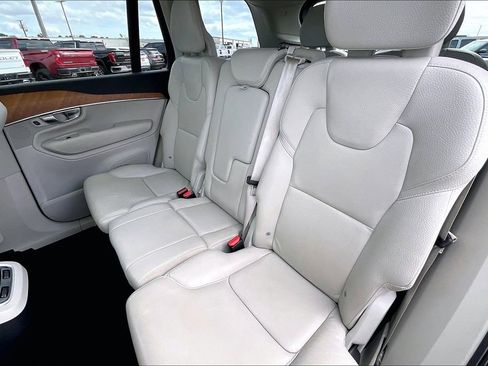 Used 2022 Volvo XC90 T6 Momentum w/ Advanced Package image 19