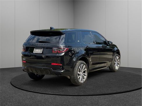 Used 2022 Land Rover Discovery Sport SE R-Dynamic image 8