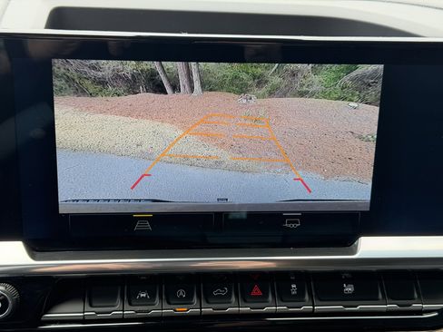 Used 2024 Chevrolet Silverado 1500 LT image 21