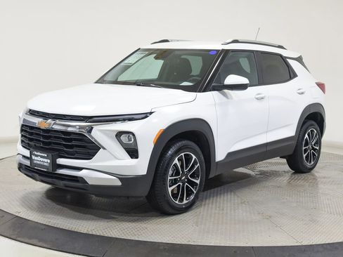 Used 2025 Chevrolet TrailBlazer LT AWD/4WD image 5