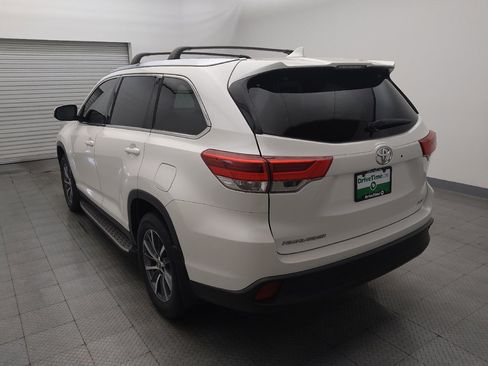 Used 2019 Toyota Highlander XLE FWD image 5