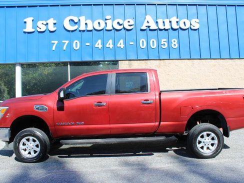 Used 2017 Nissan Titan SV image 8