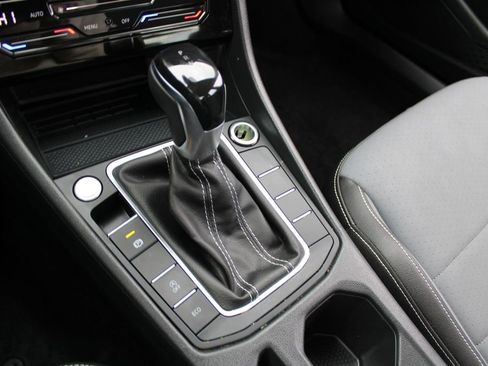 Certified 2025 Volkswagen Jetta SE w/ Black Wheel Package FWD image 19
