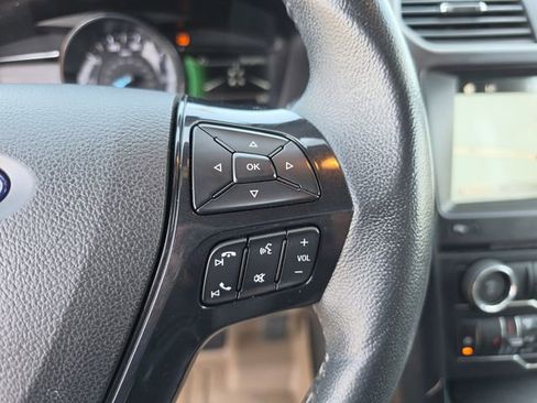 Used 2018 Ford Explorer XLT w/ Equipment Group 202A FWD image 41