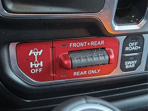 Used 2023 Jeep Gladiator Rubicon w/ Cold Weather Group image 19