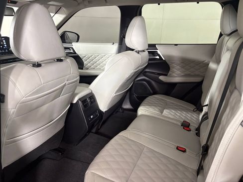 Used 2024 Mitsubishi Outlander SEL Black Edition image 37