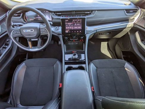Used 2023 Jeep Grand Cherokee L Laredo RWD image 16